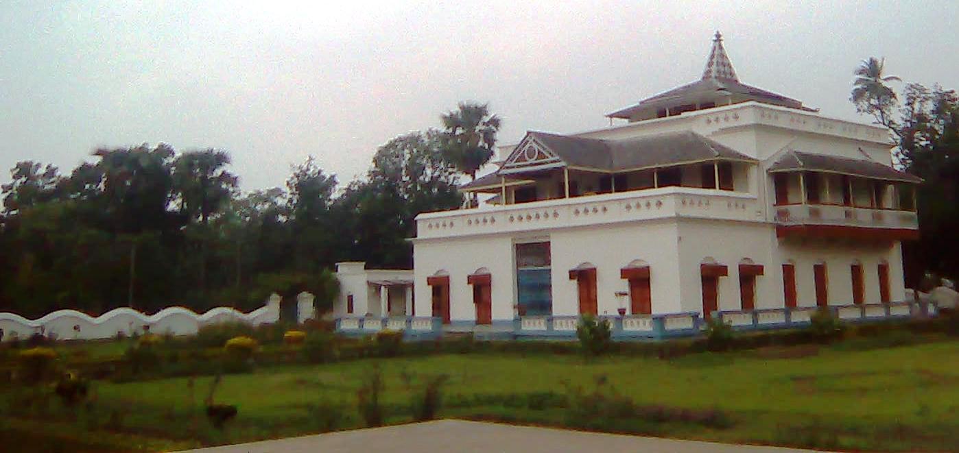 ভোরবেলার আলোয় শিলাইদহ কুঠিবাড়ি